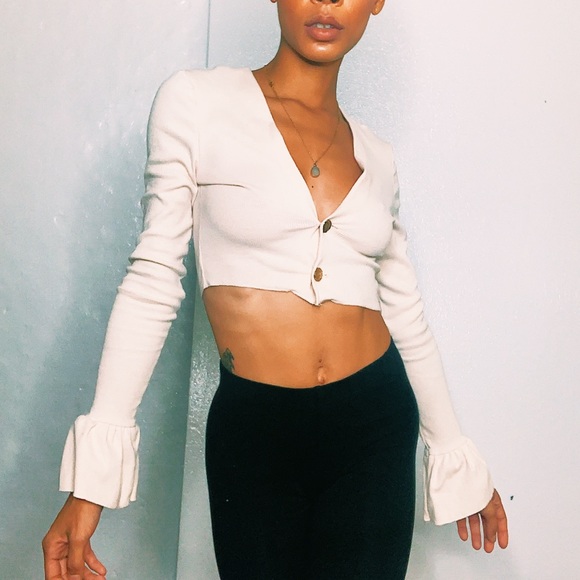 Flare Sleeve Crop Top - Picture 2 of 5